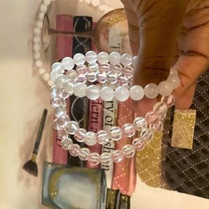 i’m am selling some nice bracelet made by me!